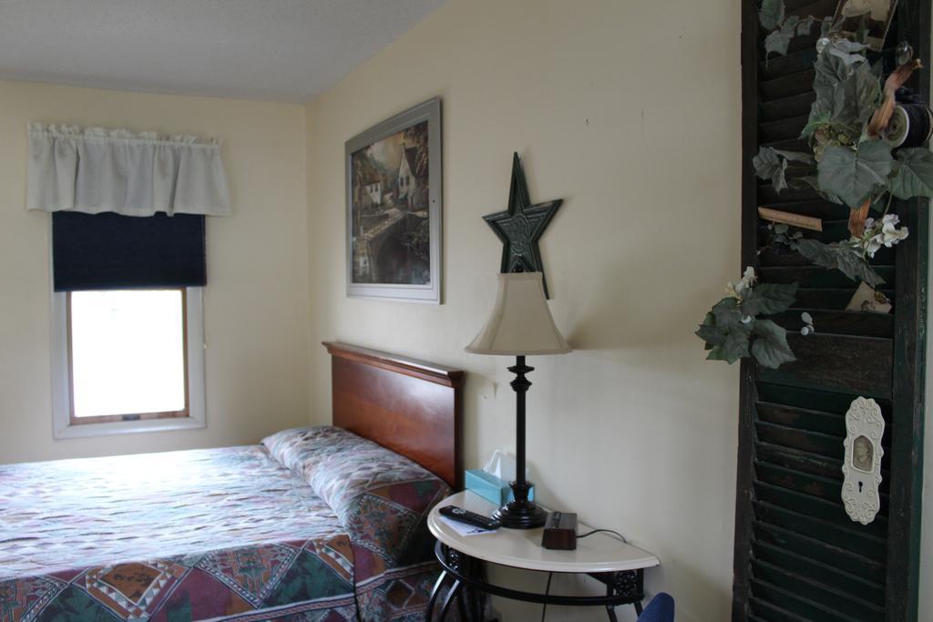Northern Family Motel Потсдам Экстерьер фото